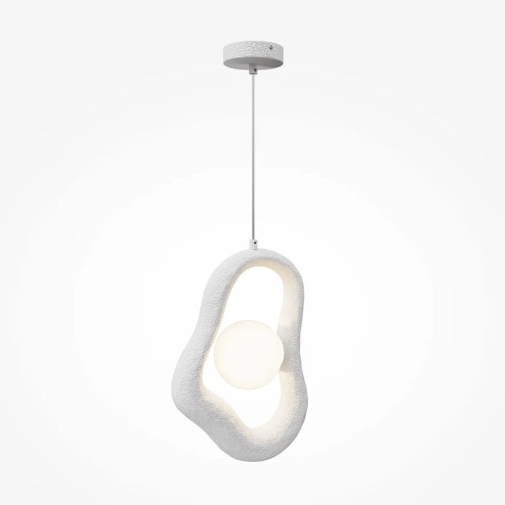 Suspension luminaire opus wabi-sabi blanche avec volume irrégulier offrant une lumière douce et un volume wabi-sabi organic