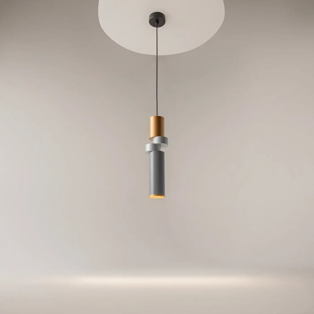 Suspension luminaire palette tube asymétrique avec verre gris et disque cuivré design moderne en sections cylindriques