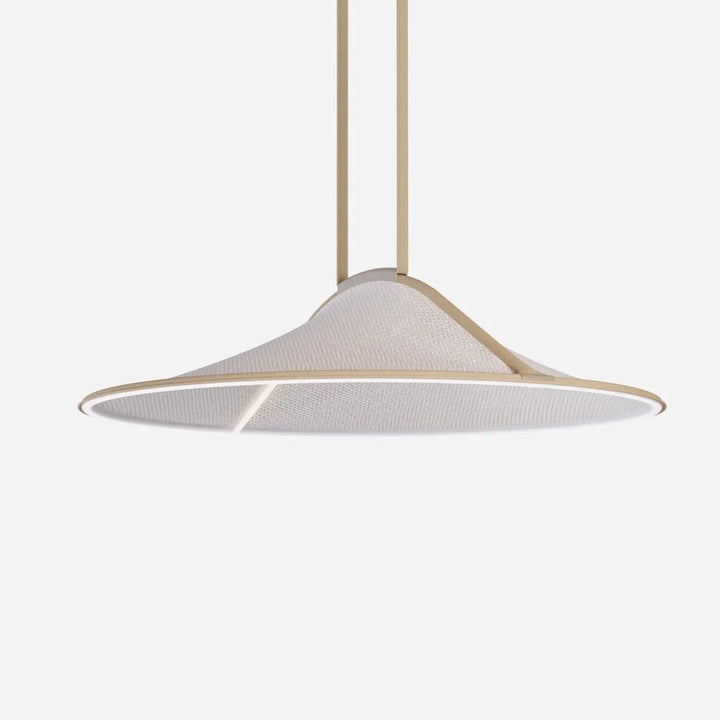 Suspension luminaire pantaya avec abat-jour conique large en tissu blanc texturé tricot tendu par patricia urquiola lumière douce