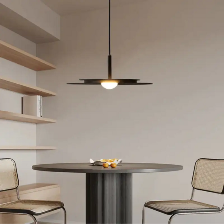 Suspension plate design métal noir et rouge pour salle à manger

