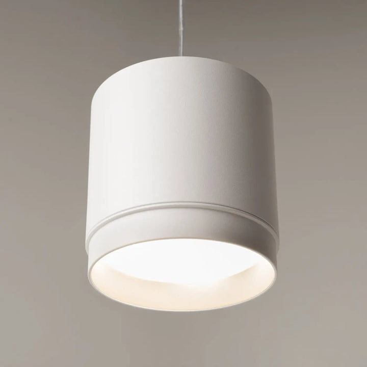 Suspension polar petit disque blanche cylindrique avec finition mate et éclairage diffus doux