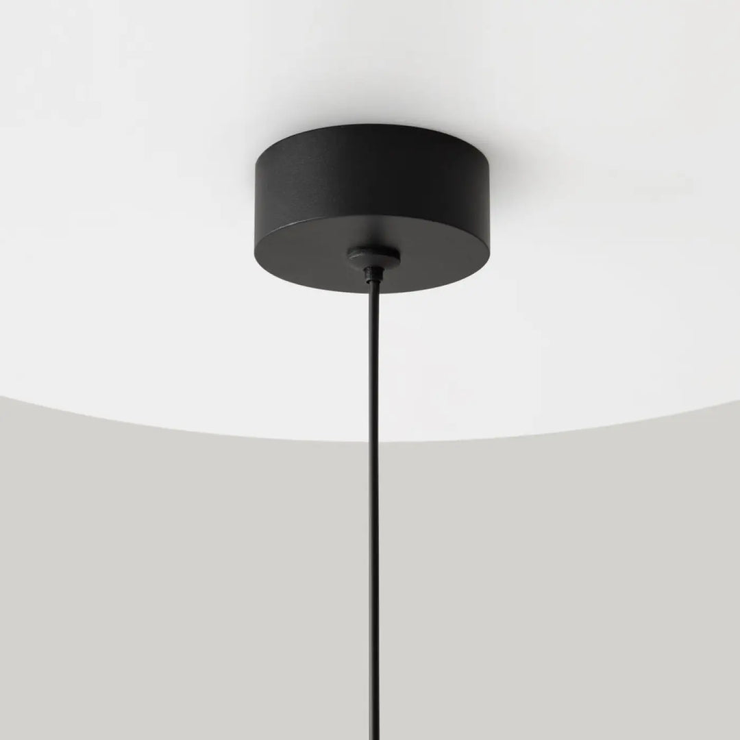 Suspension luminaire petit disque polar noir cylindrique avec design minimaliste pour plafond moderne