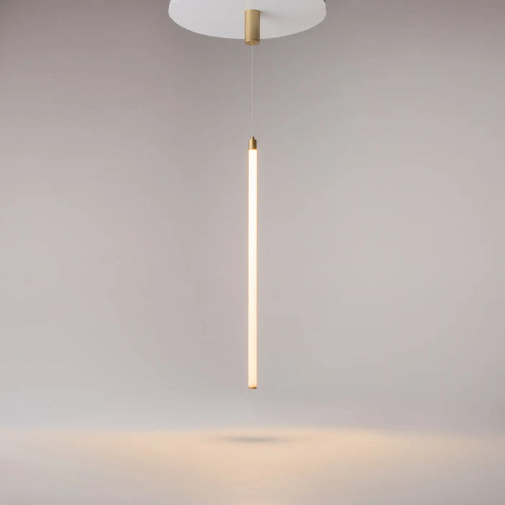 Suspension ray tube lumineux avec led intégrée en laiton poli et design cylindrique minimaliste éclairage blanc chaud