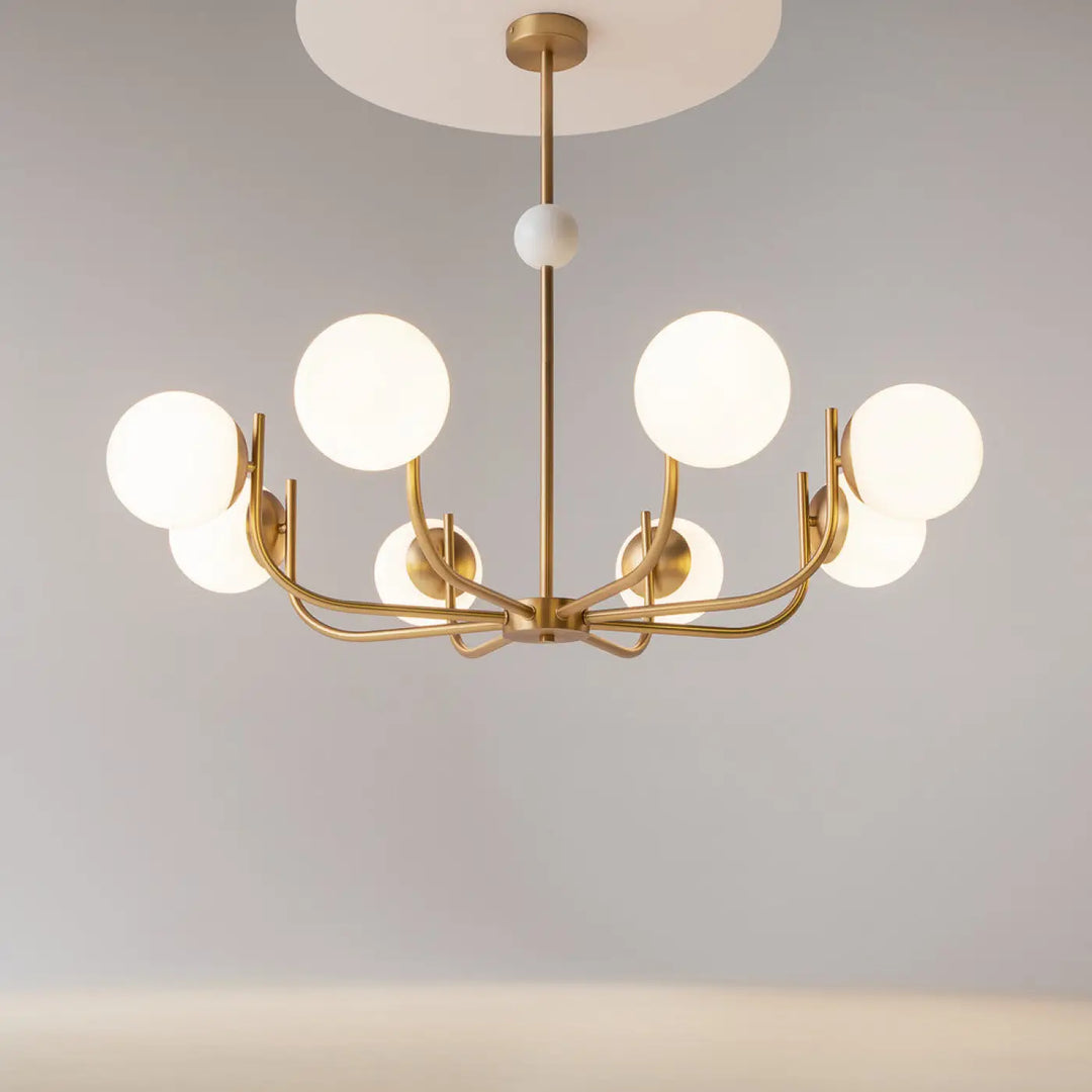 Chandelier suspension rendez avec branches dorées et globes en verre transparent givré doré