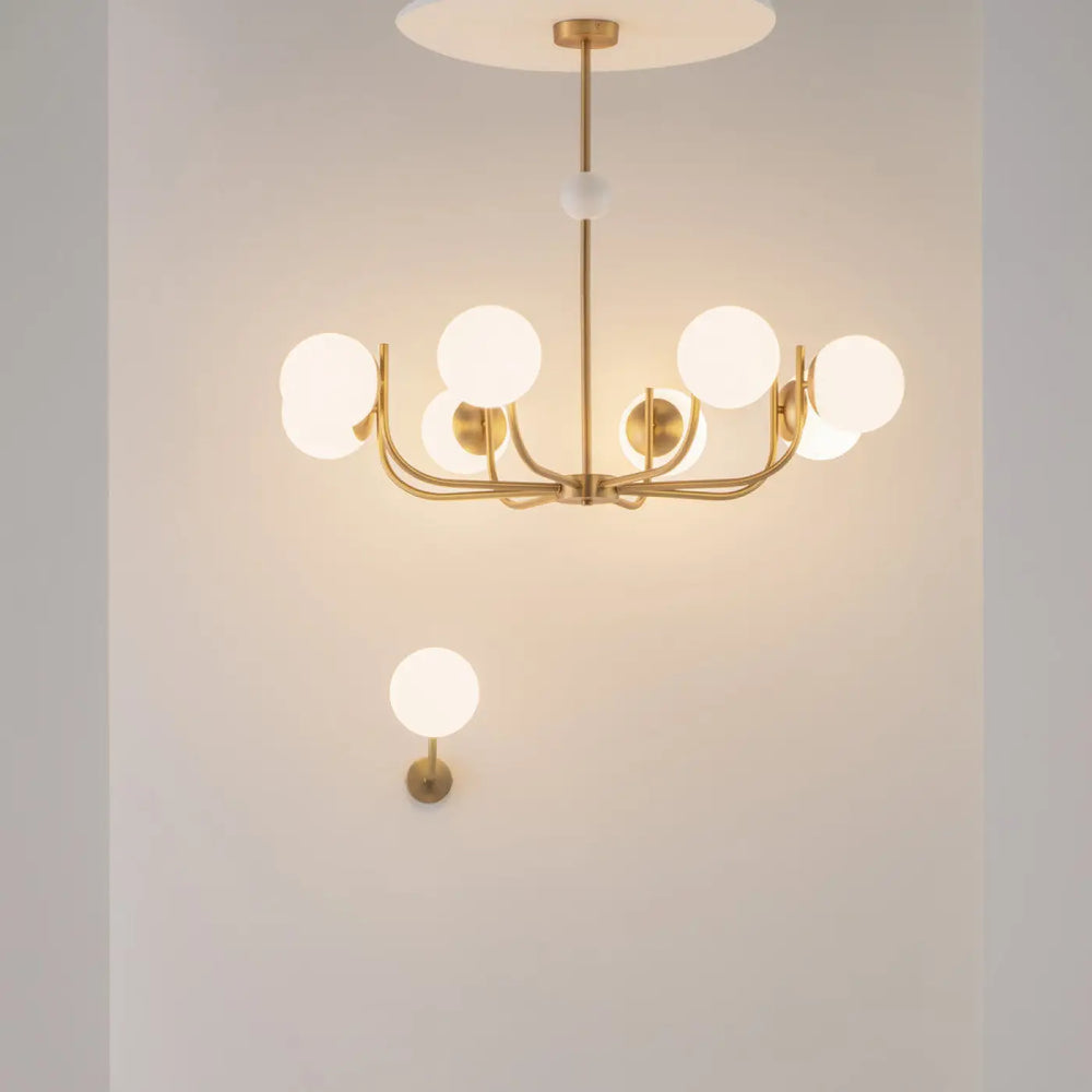 Suspension luminaire rendez vous ramification en branches dorées avec globes en verre transparent dépoli sphériques