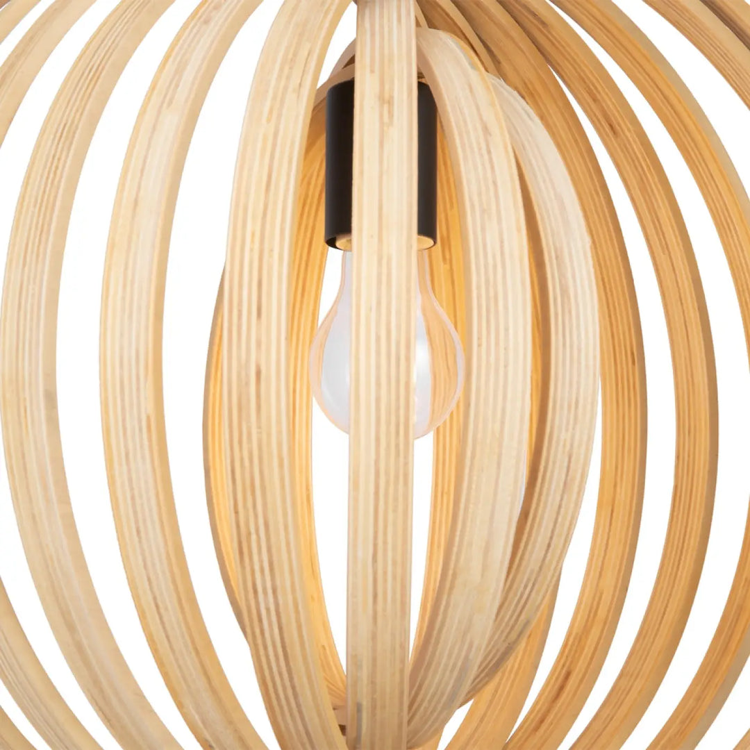 Suspension luminaire roots en bois naturel avec ampoule centrale visible idéale au-dessus d’une table