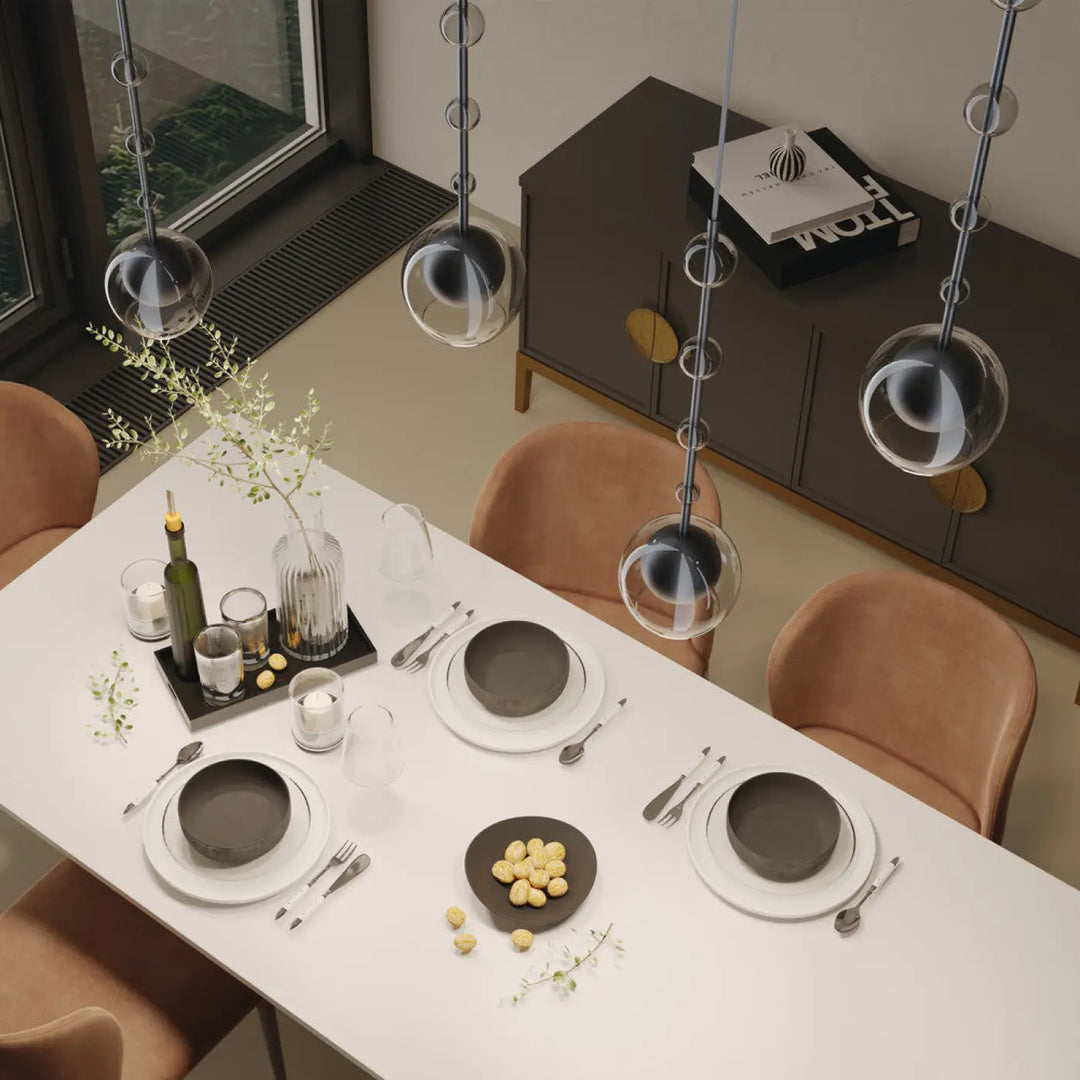 Suspension ros avec diffuseur vertical en verre et culot gu10 suspendue au-dessus d’une table à manger minimaliste