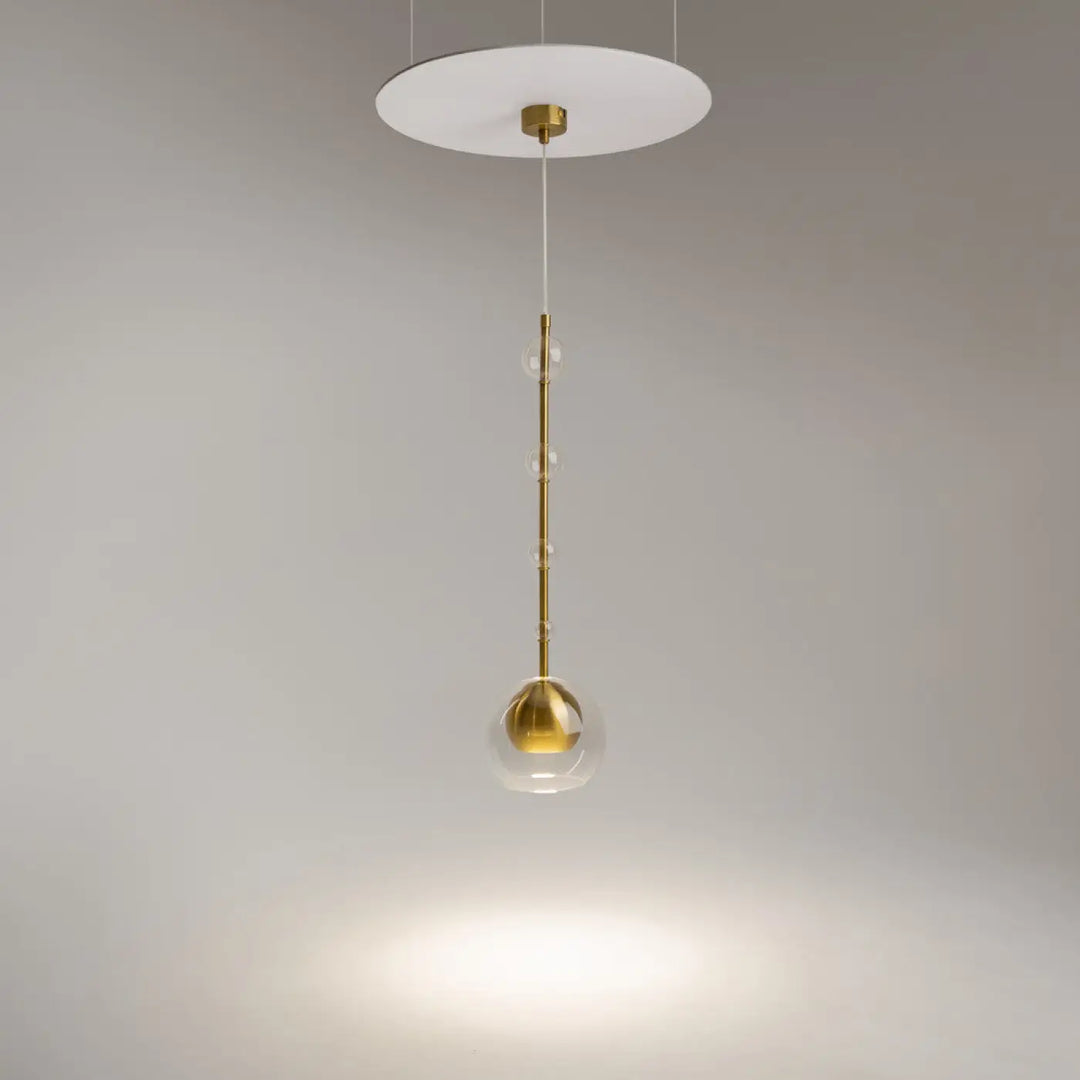 Suspension ros diffuseur vertical avec plaque plafond blanche tige métal doré perles verre et culot gu10 sphérique doré transparent