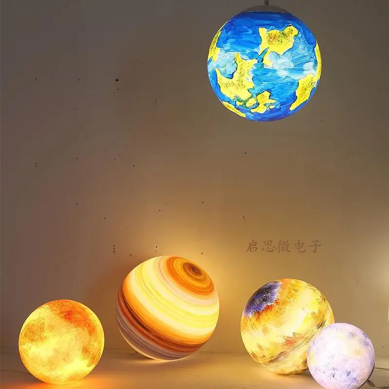 Suspension Système Solaire Avec Planètes Et Nuages

