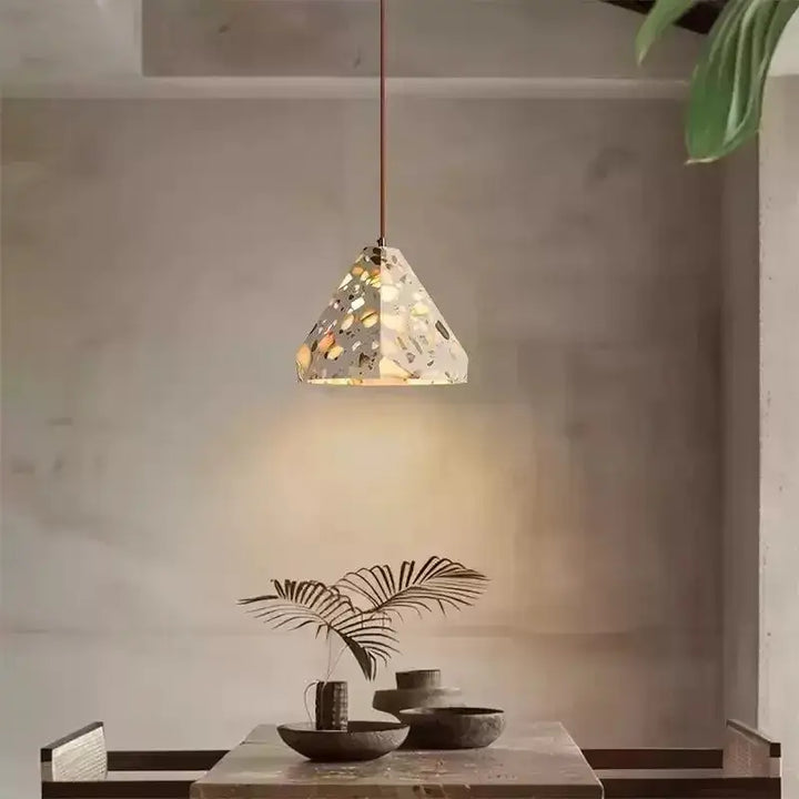 Suspension terrazzo et rotin style naturel pour salon

