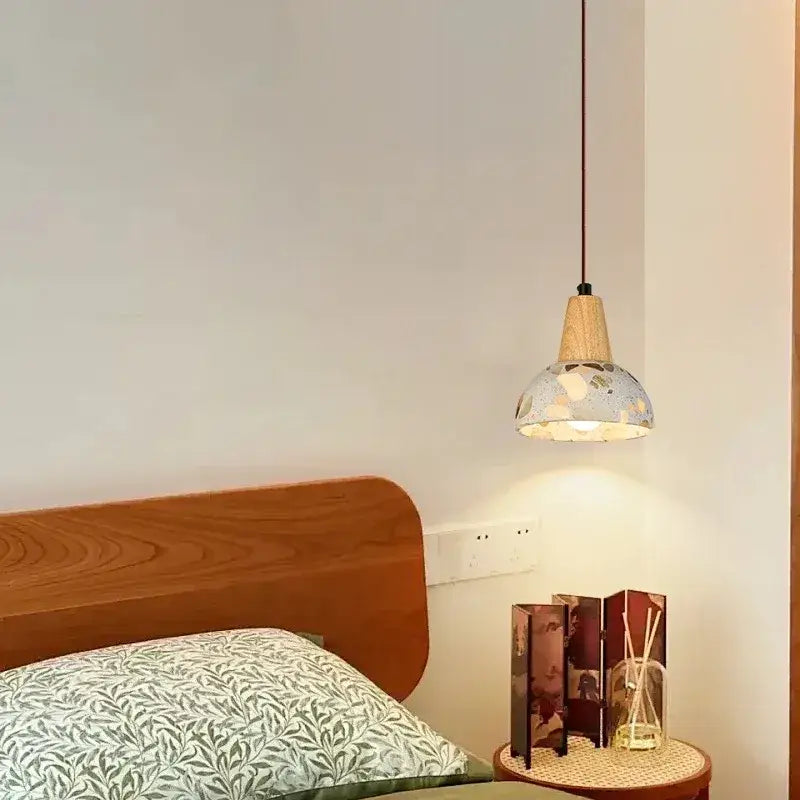 Suspension terrazzo et rotin style naturel pour salon

