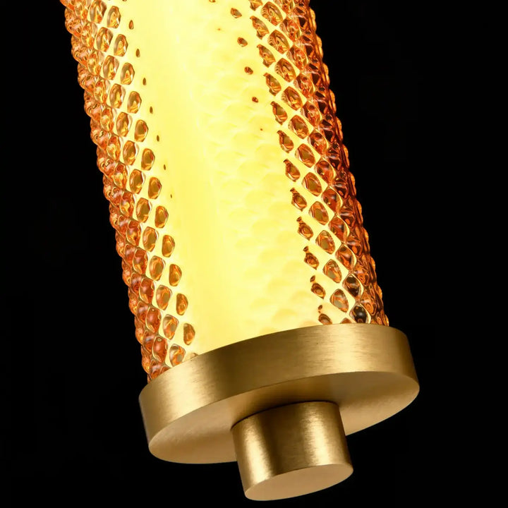 Suspension luminaire tiffany verticale en laiton doré avec abat-jour en verre ambré texturé motif alvéole