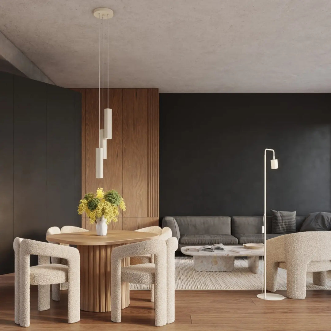 Suspension Rayo beige à tube cannelé au-dessus d'une table à manger