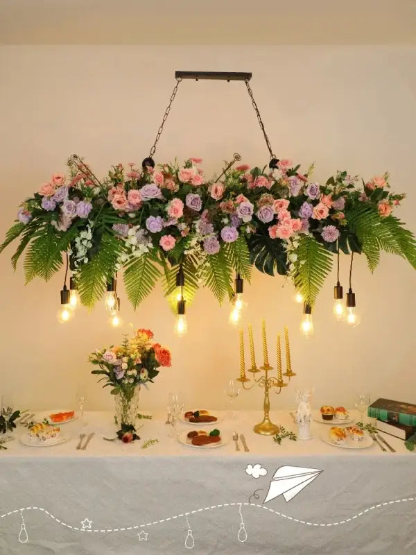 Suspension végétale avec guirlande d’ampoules style naturel cosy

