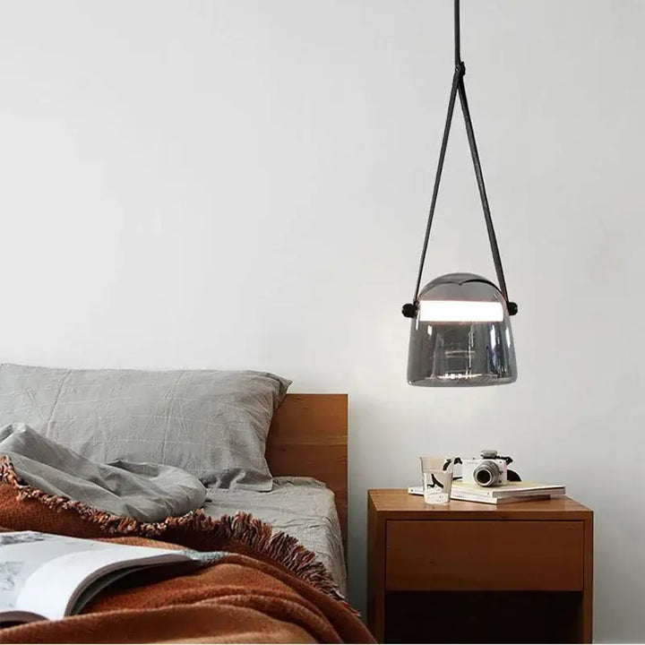 Suspension en verre fumé avec sangles en cuir élégant