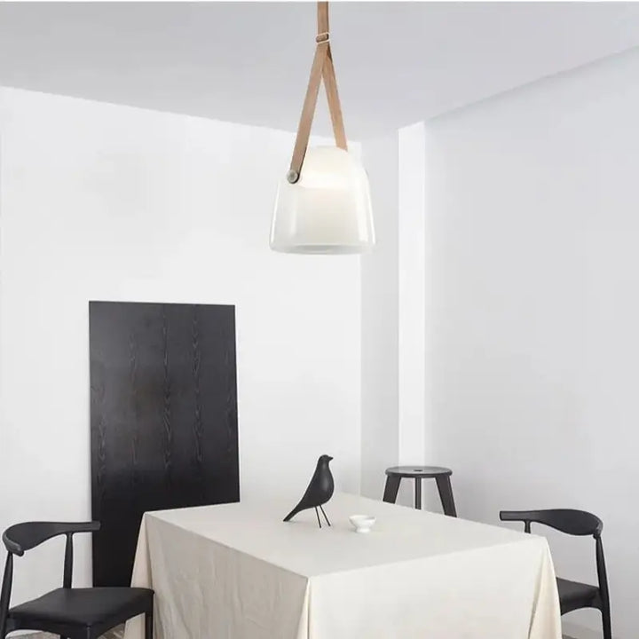 Suspension en verre fumé avec sangles en cuir élégant