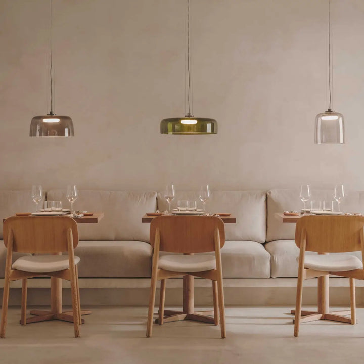 Ambiance avec la suspension Levels en verre vert #couleur_vert