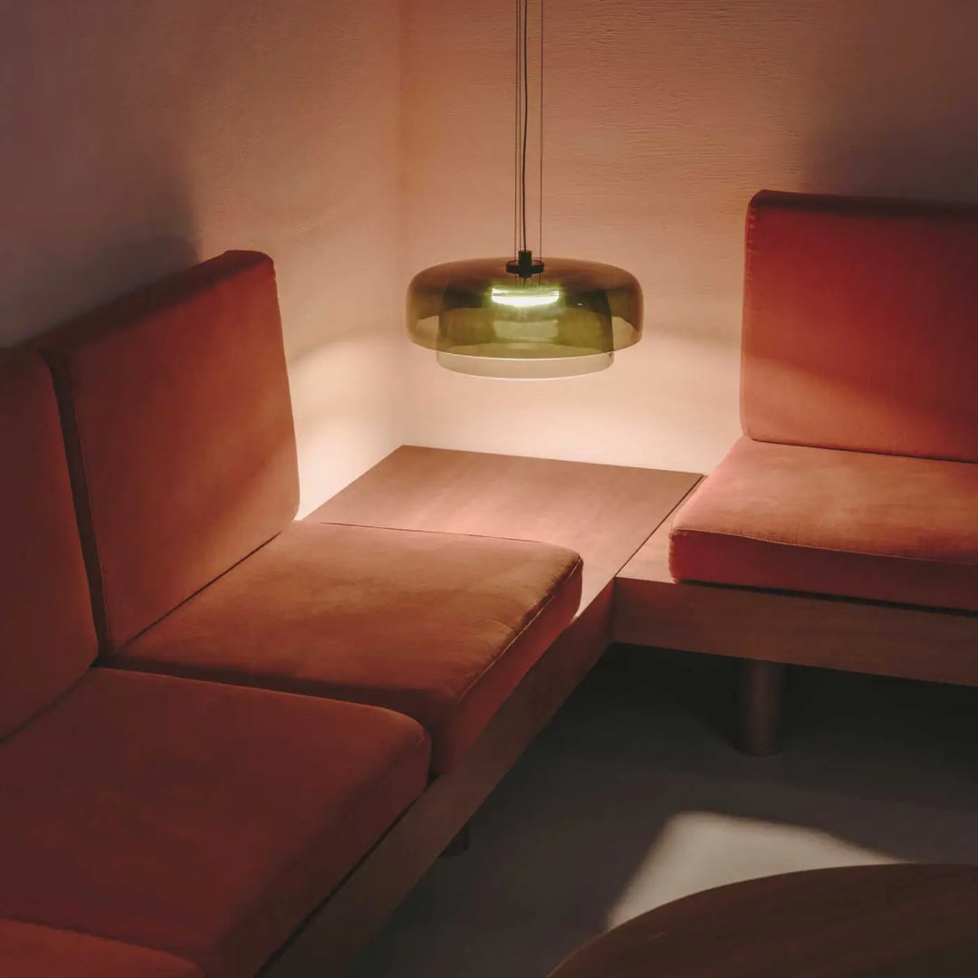 Suspension Levels en verre vert dans un intérieur #couleur_vert