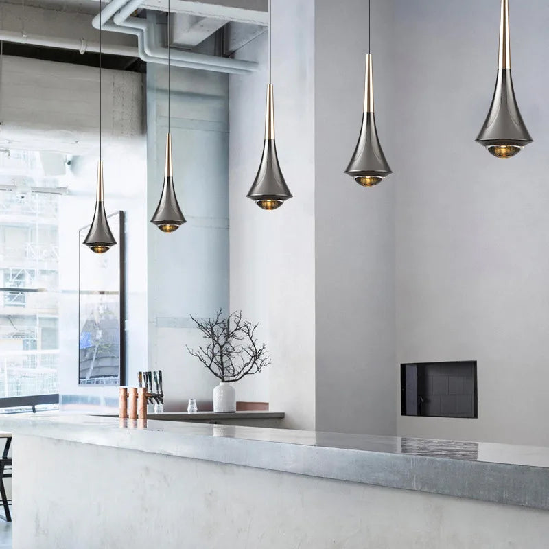 Suspension Métal Noir Forme Trompette Design Moderne Élégante