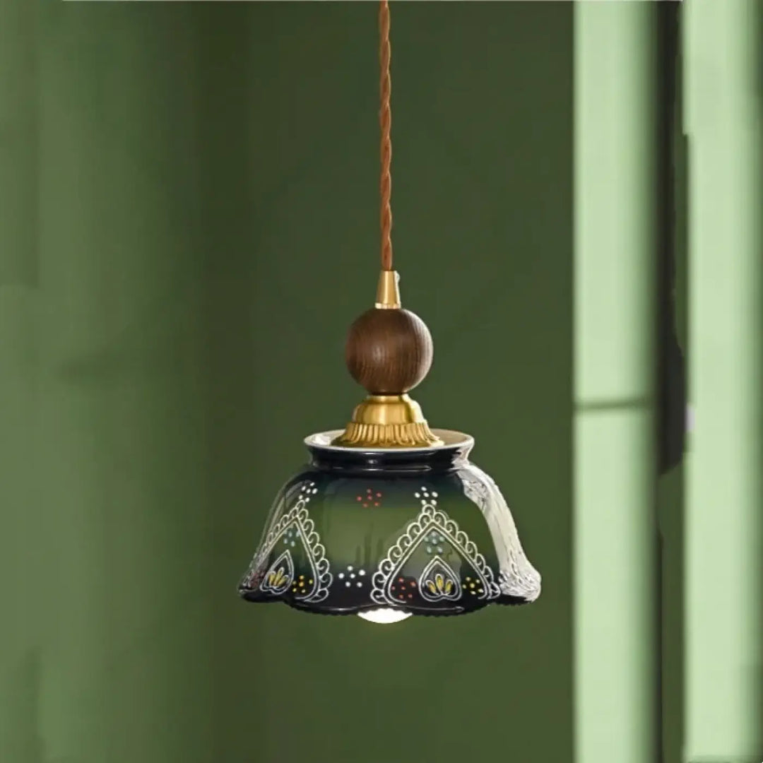 Suspension vintage en céramique vert et bois pour salon chic