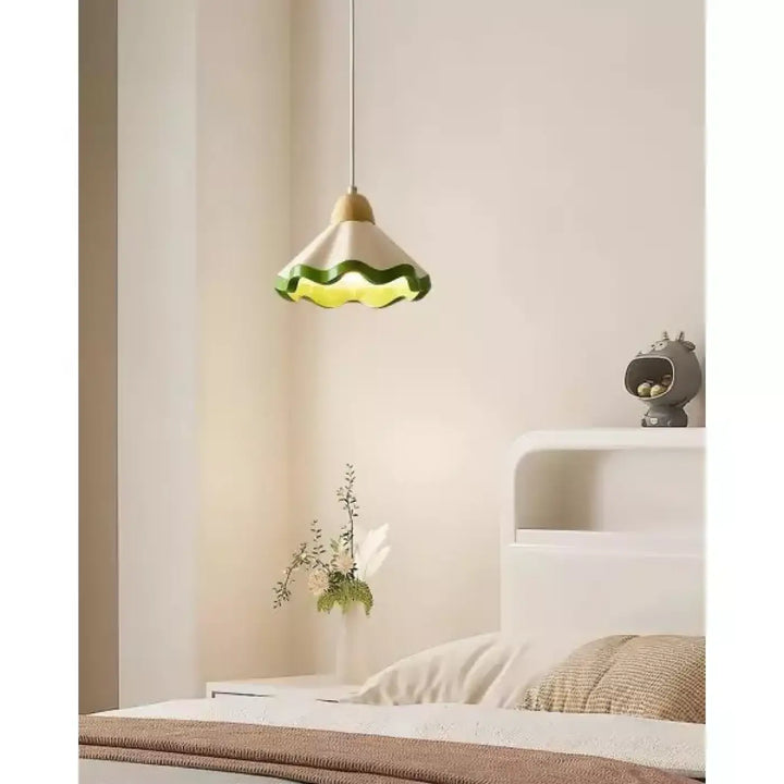 Suspension vintage ondulée style original vert beige chic