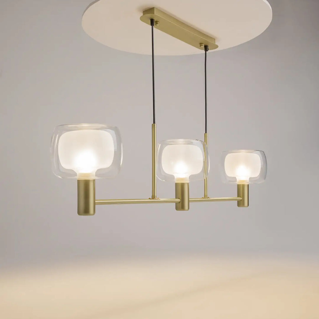 Suspension vision linéaire à globes en laiton doré avec trois globes en verre dépoli suspendus par cordons noirs art déco