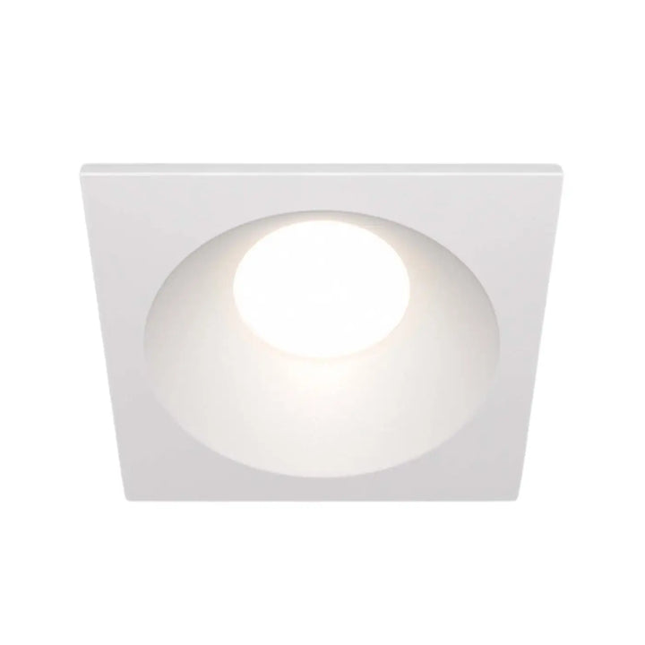 Zoom spot encastré carré protégé en acier blanc avec centre circulaire lumineux pour projections d’eau